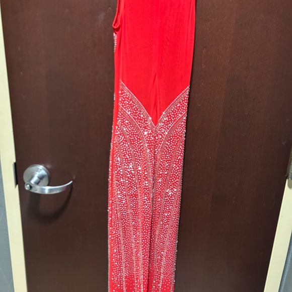 Dresses/jumpsuits/windbreaker also have more stuff - Picture 2 of 9